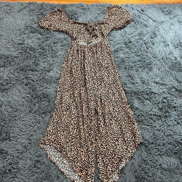 It’s a jumpsuit,and the size is XXS - Picture 3 of 4